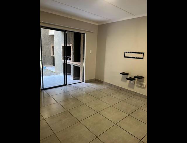 2 BEDROOM APARTMENT FOR SALE IN POMONA